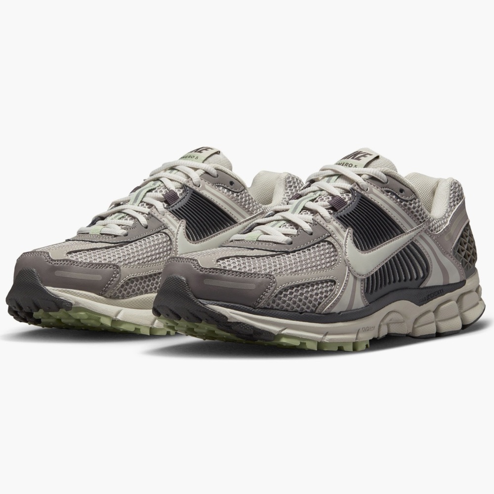 Nike Women’s Zoom Vomero 5 EUC